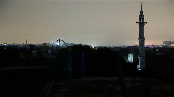 Pakistan erlebt landesweiten Stromausfall Zappenduster: Blick auf die Stadt in der pakistanischen Provinz Punjab (Archivbild).