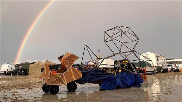 Festival „Burning Man“ versinkt im Schlamm Zehntausende Besucher des Wüsten-Festivals „Burning Man“ sitzen nach heftigen Regenfällen am Wochenende auf dem Gelände im US-Bundesstaat Nevada fest.