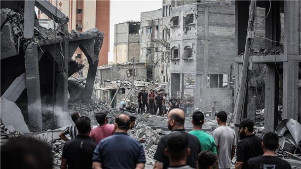 Gaza-Offensive? Israel mobilisiert 300.000 Reservisten Zerstörte Gebäude nach israelischen Luftangriffen in Gaza-Stadt.
