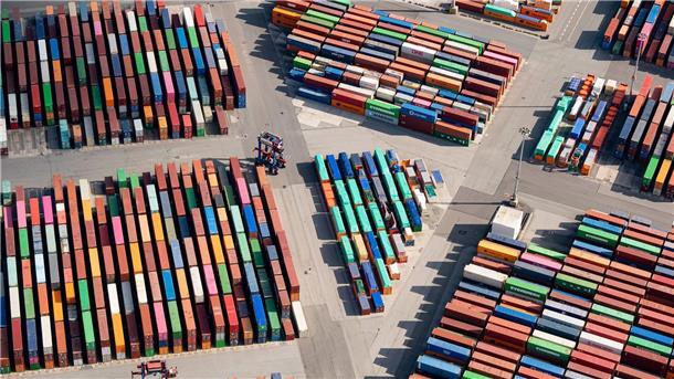 ZEW-Präsident Achim Wambach sieht, auf Grund der schwachen Weltkonjunktur, eine schlechte Entwicklung in den exportorientierten Sektoren voraus.