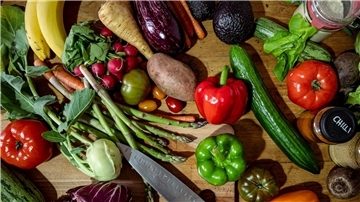 Ziel der Ernährungsstrategie der Bundesregierung ist eine insgesamt stärker pflanzenbasierte Ernährung mit weniger Fleisch.