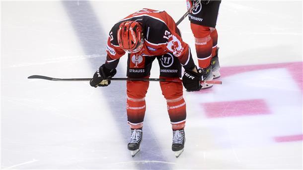Ein Eishockey-Spieler stützt sich mit dem Schläger auf den Oberschenkeln auf. Die Pinguins um Ziga Jeglic zeigten gegen Grenoble eine schwache Leistung.