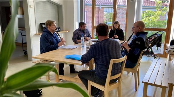 Zu Beginn der Probe üben die Musiker auf den Übungsflöten. Die Dudelsäcke kommen erst später zum Einsatz.