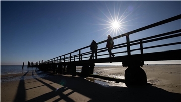 Zu den Attraktionen auf Föhr gehört diese Seebrücke in Wyk. Die Abbehauser Landfrauen statten der Insel während ihrer Schleswig-Holstein-Reise im April einen Besuch ab.