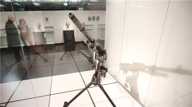 Große Schau zur Ruhr-Besetzung in Essen  Zu den Exponaten der Ausstellung zählt auch ein Maschinengewehr.