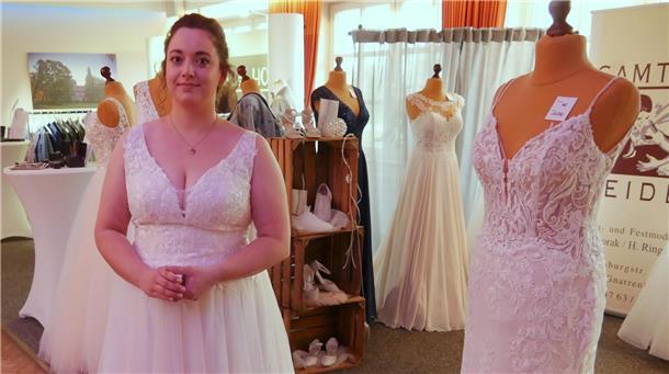 Hochzeitsmesse in Brauel: Einmal Prinzessin sein Zu sehen nur für Frauen erlaubt – die Vorführung der Brautkleider.