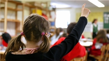 Zu viele Schüler erreichen bei Leistungsstudien nicht einmal die Mindeststandards. Diese Kinder und Jugendlichen werden um ihr Recht auf Bildung gebracht. Bildungssenatorin Sascha Aulepp (SPD) will die Qualität des Unterrichts verbessern.