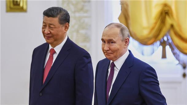 Zufriedene Gesichter bei Xi und Putin.