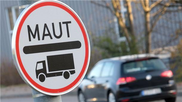 Zum 1. Januar 2024 ist eine Reform der Lkw-Maut geplant; die Mautsätze sollen schon Anfang 2023 steigen.