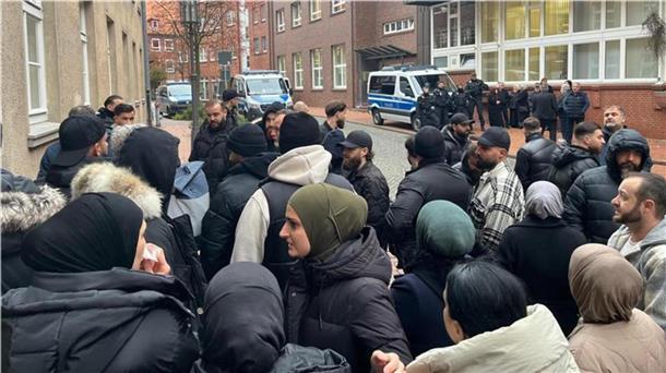Zum Auftakt des Mordpozesses am 5. November war der Andrang der Zuschauer groß.
