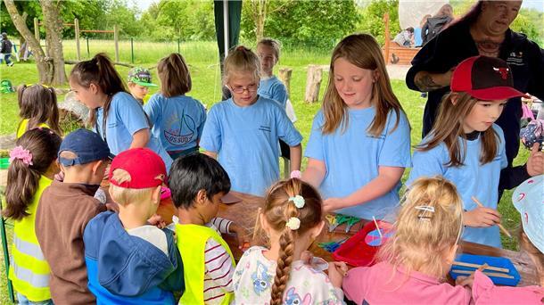 Zum Helferteam gehörten auch Zweitklässler von der Grundschule Süd. 
