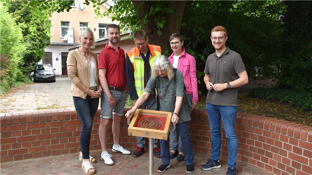 Neues Spielgerät am Bremervörder Rathausmarkt Zum Start der Sommerferien wurde das neue Spielgerät in der Bremervörder Stadtmitte installiert.