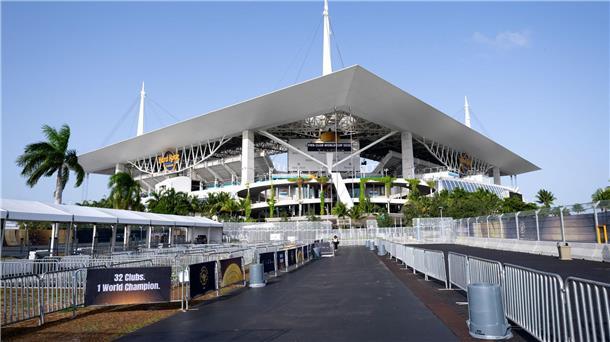 Wetter bremst Bayern-Tross: „Wieder so ein Thunderstorm“ Zum zweiten Mal bei der Club-WM spielen die Bayern im Hard Rock Stadium.