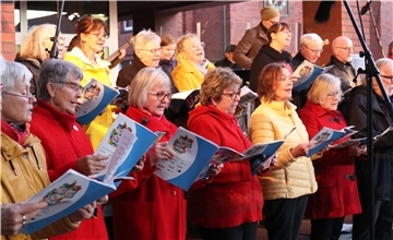Zum zweiten Mal beteiligt sich der Bremervörder Chor „Cantilena“ an der bundesweiten Initiative „Deutschland singt und klingt“ und lädt am 3. Oktober zum Mitsingen ein, in diesem Jahr ins Ludwig-Harms-Haus. 