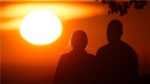 Bei Blind-Dates stehen Frauen eher auf jüngere Männer Zumindest bei Blind-Dates haben Frauen eine Vorliebe für etwas jüngere Männer. (Illustration)