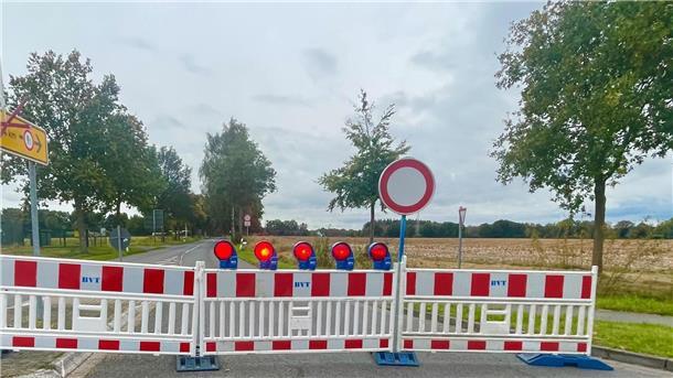 Weitere Vollsperrungen: In Plönjeshausen und Spreckens  Zur Baustelle im Westen Bremervördes ist jetzt noch eine weitere Baustelle im Süden dazu gekommen: Die Kreisstraße in Richtung Gnarrenburg ist bis 19. Oktober zwischen dem Kreisel in Engeo und Sreckens gesperrt. Eine Umleitung ist ausgeschildert.