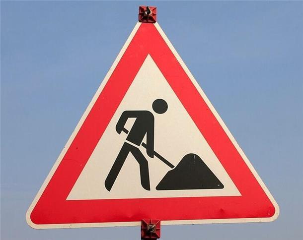 Zur Beseitigung der Sturmschäden richtet die Straßenmeisterei Tagesbaustellen ein.