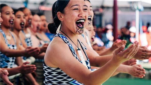 Zur ersten Rede der neuen Maori-Königin in Neuseeland gab es auch traditionelle Tänze.