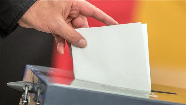 Bundestagswahl wird in Berlin teilweise wiederholt Zur Stimmabgabe aufgerufen sind 549.549 Berlinerinnen und Berliner statt zuletzt 2,47 Millionen.
