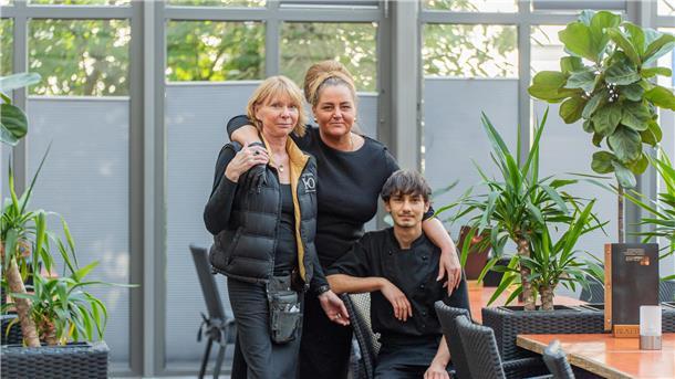 Die Blattlaus will nach Hygienevorwürfen neu durchstarten Zurück in der Blattlaus: Beate Kühnau (links) und ihre Mitarbeiterinnen und Mitarbeiter blicken nach vorn.