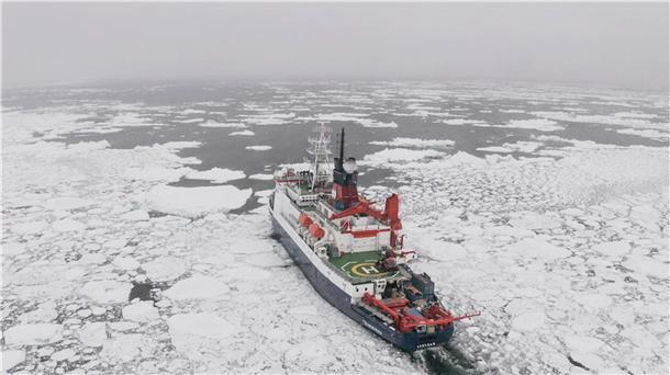 Zurzeit ist die „Polarstern“ für die „MOSAiC“-Expedition in der Arktis, danach geht es zum nächsten Einsatz in die Antarktis. Der Forschungseisbrecher wird 38 Jahre alt.