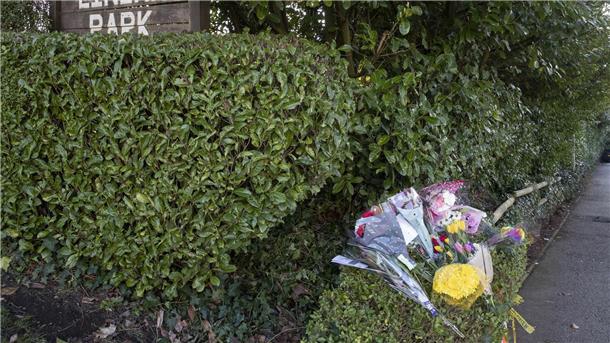 Zwei 15-Jährige wurden in Warrington wegen Mordverdachts an einer 16-jährigen Trans-Teenagerin festgenommen.