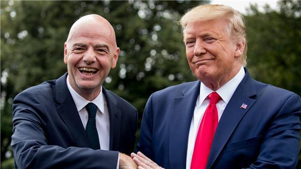 FIFA und die Weltpolitik: Alles Trump, oder was? Zwei, die sich verstehen: FIFA-Chef Infantino (l.) und US-Präsident Donald Trump (r.)