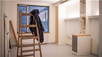 Neue Kinderklinik in Bremerhaven: Spender steuern 85.000 Euro bei Zwei parallel verlaufende Gänge in Ost und West umfassen das Erdgeschoss der Kinderklinik.
