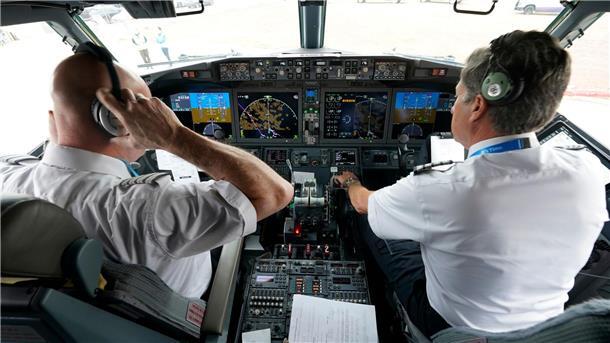 Piloten erleichtert: Solo-Betrieb im Cockpit zu unsicher Zwei Piloten im Cockpit bedeuten mehr Sicherheit.