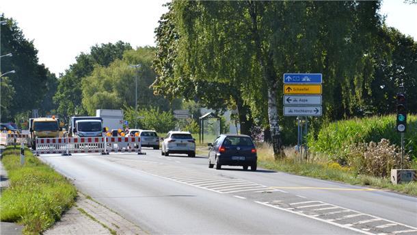 Die Landesstraße von Zeven nach Elsdorf ist in Aspe halbseitig gesperrt.