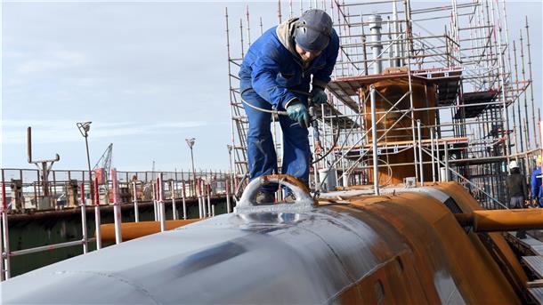 Zweieinhalb Monate lag das U-Boot „Wilhelm Bauer“ für Umbau- und Konservierungsarbeiten in der Werft. Am kommenden Freitag tritt das Technikmuseum die kurze Reise von Bredo Dry Docks im Kaiserhafen I zu seinem Liegeplatz im Alten Hafen an.