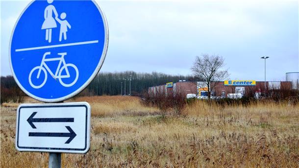 Zwischen Nordsee-Center und B212 soll das neue Einkaufszentrum entstehen.